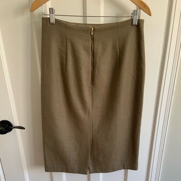 Banana Republic Textured Pencil Skirt - Picture 4 of 10